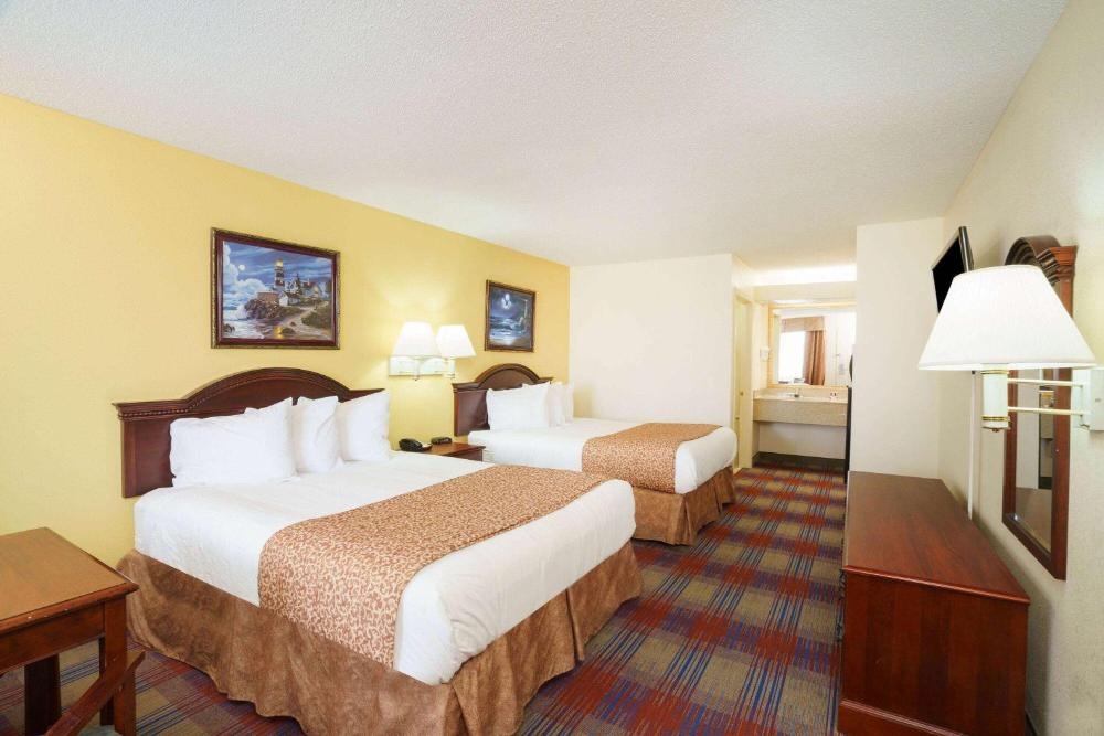 Travelodge by Wyndham Montgomery East Image 26