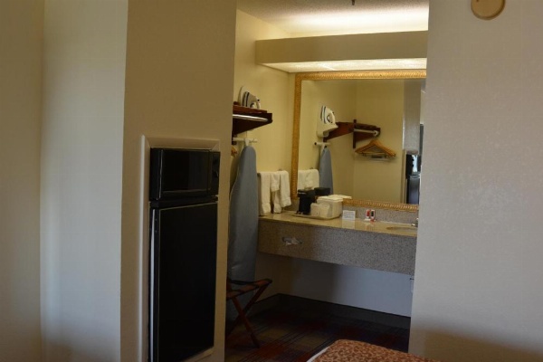 Travelodge by Wyndham Montgomery East image 17