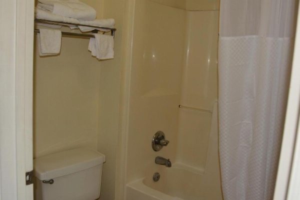 Travelodge by Wyndham Montgomery East image 30