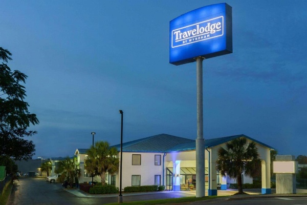 Travelodge by Wyndham Montgomery East image 32