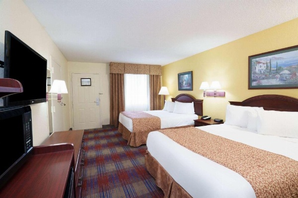 Travelodge by Wyndham Montgomery East image 35