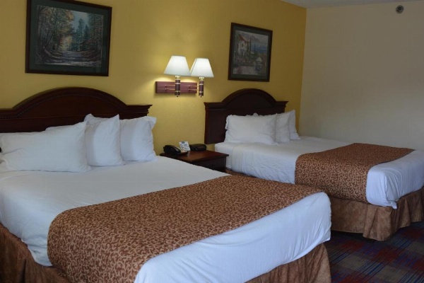 Travelodge by Wyndham Montgomery East image 6