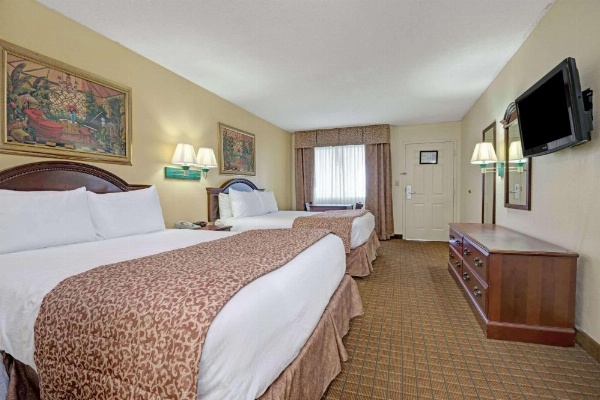 Travelodge by Wyndham Montgomery East image 8