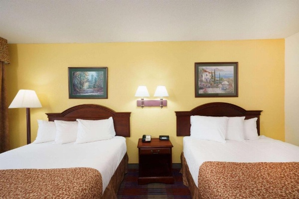 Travelodge by Wyndham Montgomery East image 9